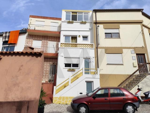 Prédio com 3 andares | T1 e T3| Buarcos, Figueira da Foz