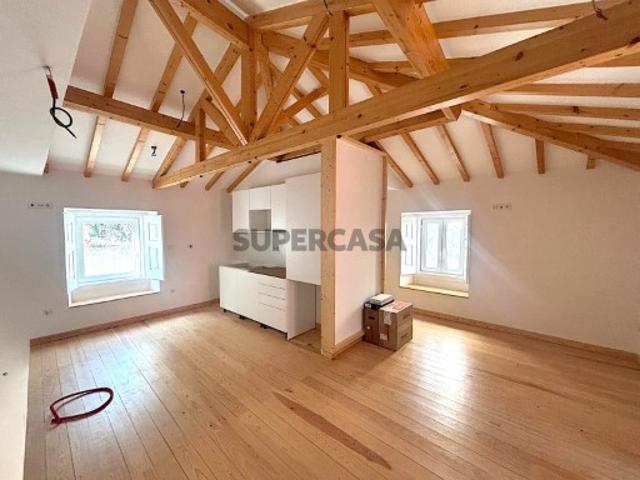Prédio com 3 apartamentos em Constância