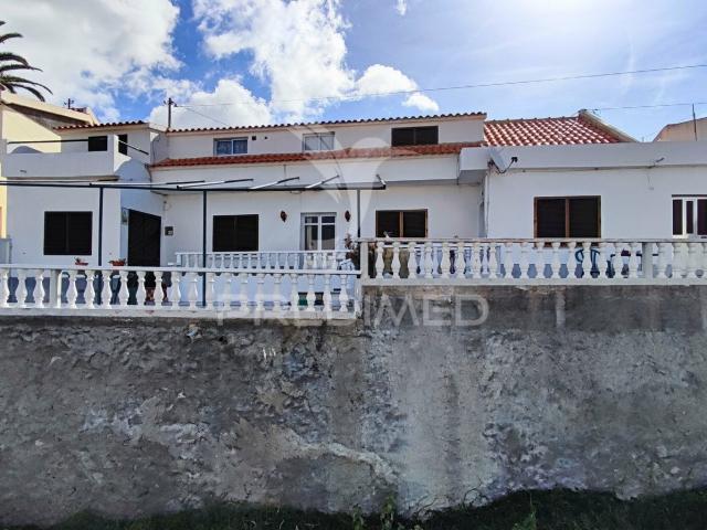Prédio com 3 Moradias Térreas na Ilha do Porto Santo
