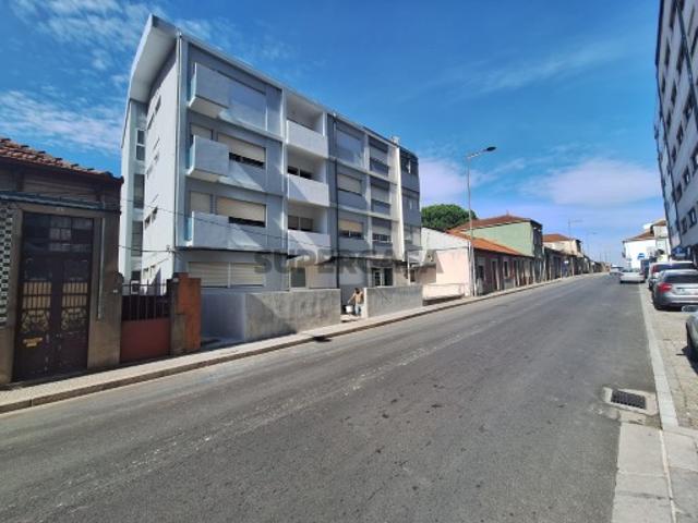 Prédio com 3 apartamentos centro Gaia