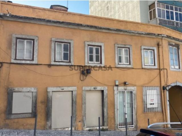 Prédio com 750 ABC em Campolide | Wallis Real Estate