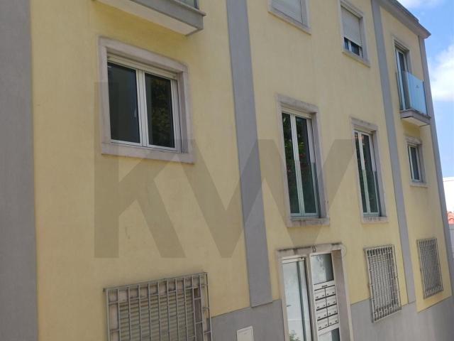 Prédio Com 7 Apartamentos E Licença De Al Em Arroios Lisbo. 603m² Arroios