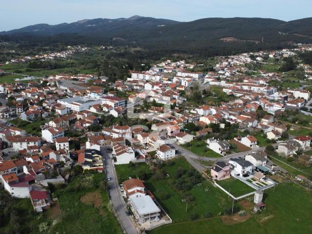 Prédio com 8 apartamentos com garagem e estacionamento privativo, em ótimo estado, no centro do Avelar. Rentabilidade garantida superior a 7%!, Ansião, AVELAR