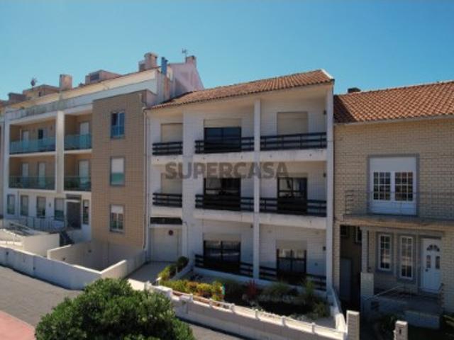 Prédio composto por 3 apartamentos, na Praia da Barra!