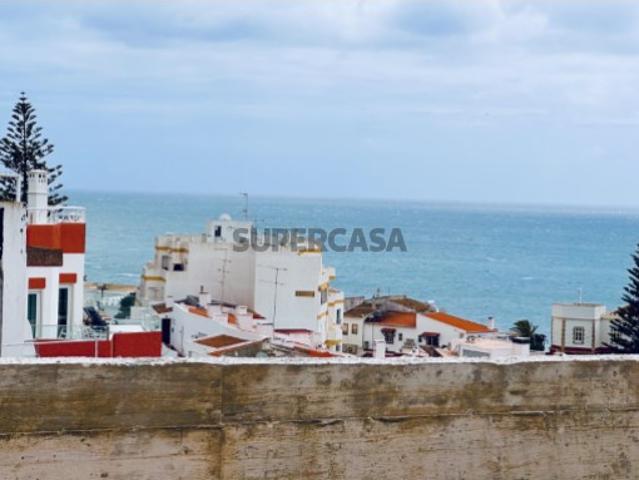 Predio composto por 6 apartamentos, junto à praia, com vista mar na Praia da Luz/Algarve