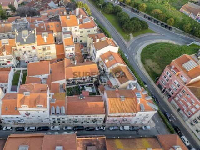 Prédio composto por seis apartamentos, Penha de França