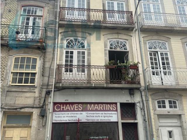 Prédio Completo Semi Renovado | Avenida dos Aliados, Porto