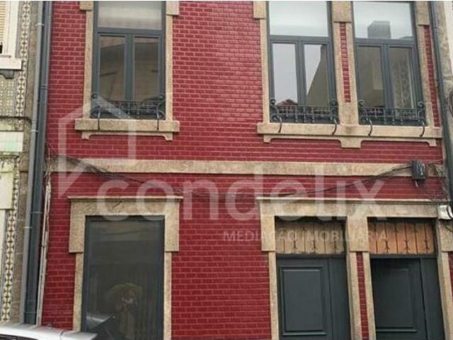 Prédio constituído por 3 Habitações T2 Duplex Novos em Fernã. 0m² Campanhã