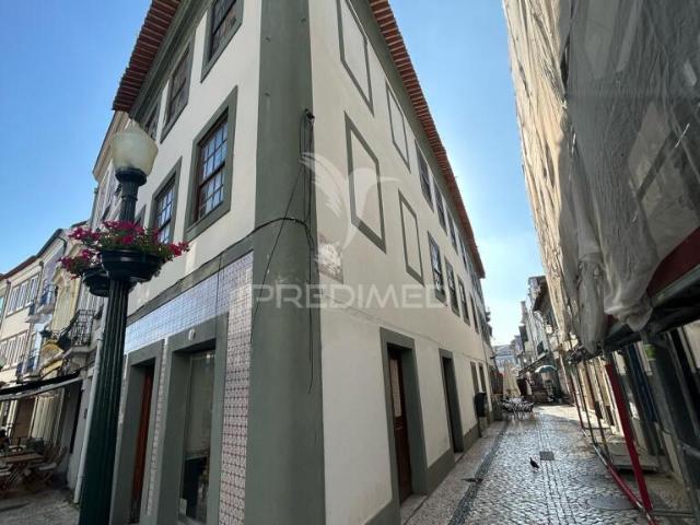 Prédio Contemporâneo na Praça do Peixe – Centro Histórico de Aveiro