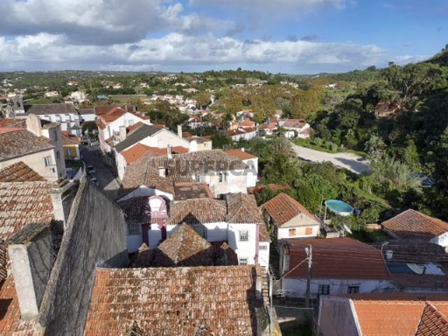 Prédio centenário em propriedade total em Colares, Sintra