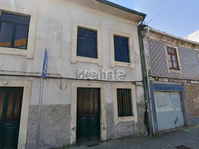 Prédio, Centro de Gondomar, São Cosme Valbom Jovim
