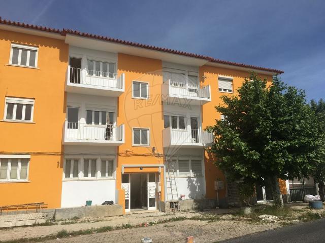 Prédio à venda em Casais de Mem Martins