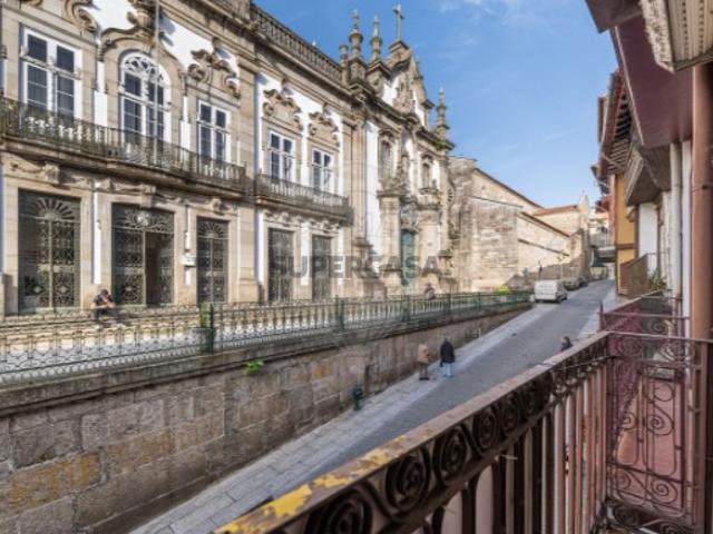 Prédio à venda no centro de Guimarães
