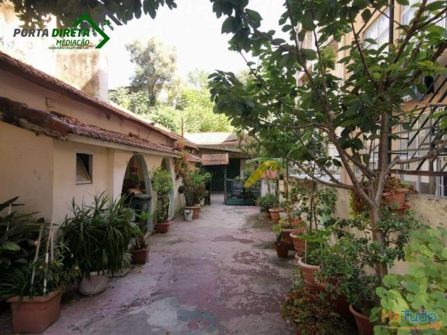 Prédio, à Av da Liberdade com garagem, logradouro e jardim | 26062143317