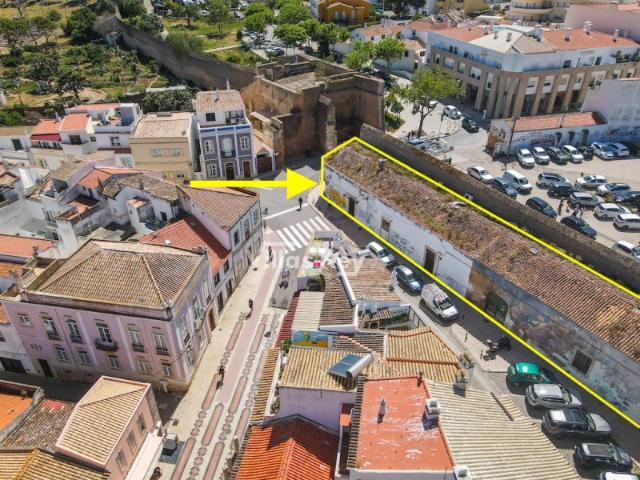 Prédio antigo para remodelar com 505 m² no centro de Lagos