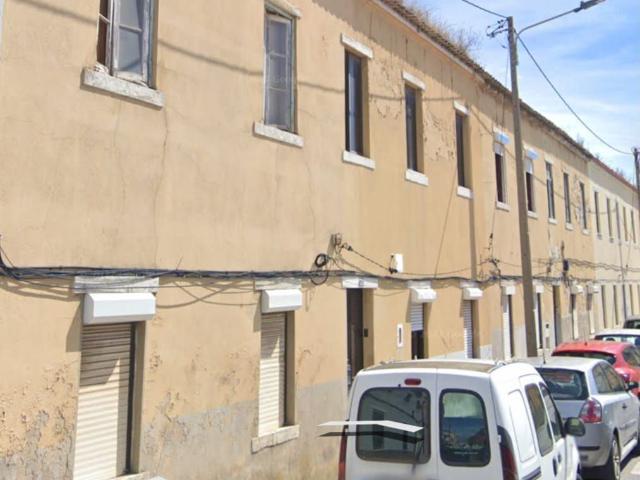 Prédio c/4 T2 Para Renovação Total Barreiro