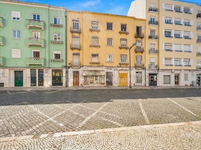 Prédio devoluto com PIP aprovado, na Alameda