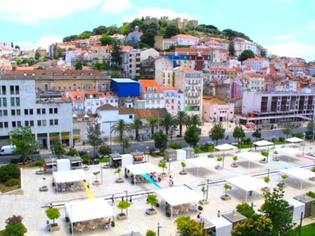 Prédio Devoluto anterior a 1951 no Martim Moniz
