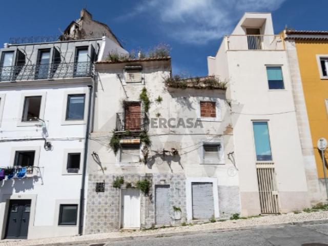 PRÉDIO DEVOLUTO PARA REABILITAÇÃO TOTAL | SANTA APOLÓNIA | LISBOA