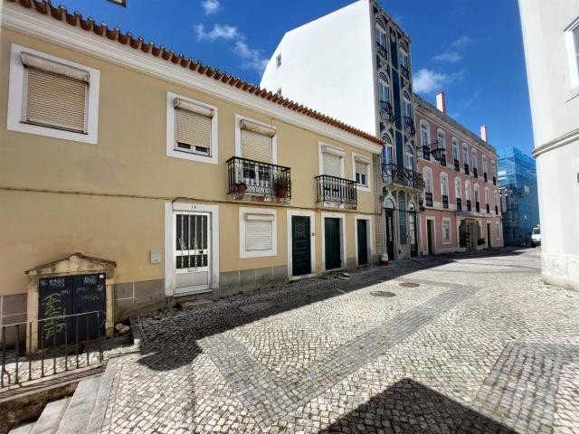 Prédio devoluto para reabilitação – junto à icónica Praça da. 448m² Caldas da Rainha Nossa Senhora Do Pópulo, Coto E São Gregório