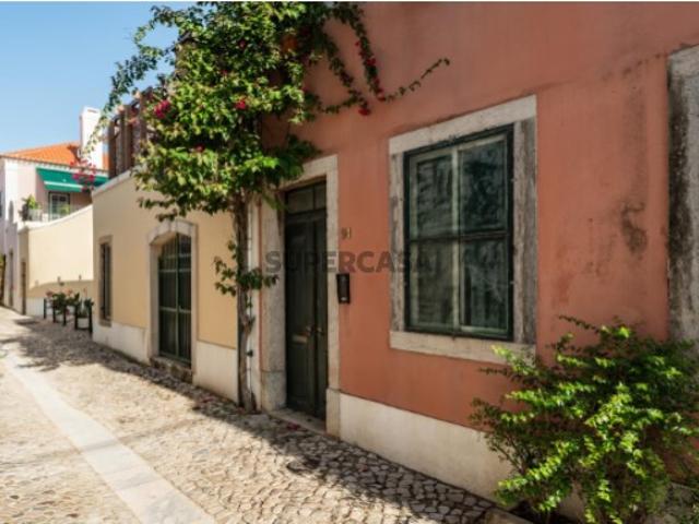 Prédio no Centro Histórico, com vista mar, com 3 apartamentos, em Cascais