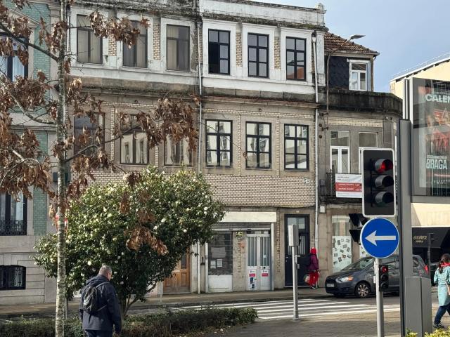 Prédio de Charme na Praça da República – Centro do Porto