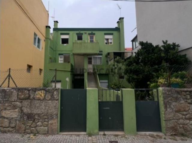 Prédio de Duas Frentes com 6 Frações Bairro Sul | Póvoa de Varzim
