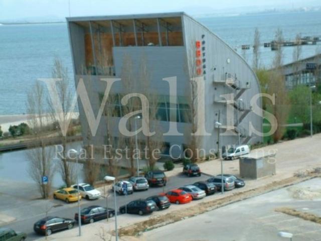Prédio de escritórios com 934 m2 no Parque das Nações | Wallis Real Estate