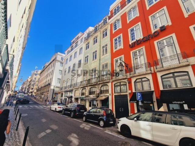Prédio de Habitação e Comércio Localizado Baixa de Lisboa, Na Rua da Madalena Praça do Comércio