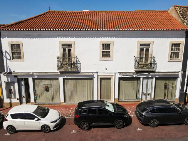 Prédio de nove quartos no centro de Lagoa 425m² Lagoa e Carvoeiro