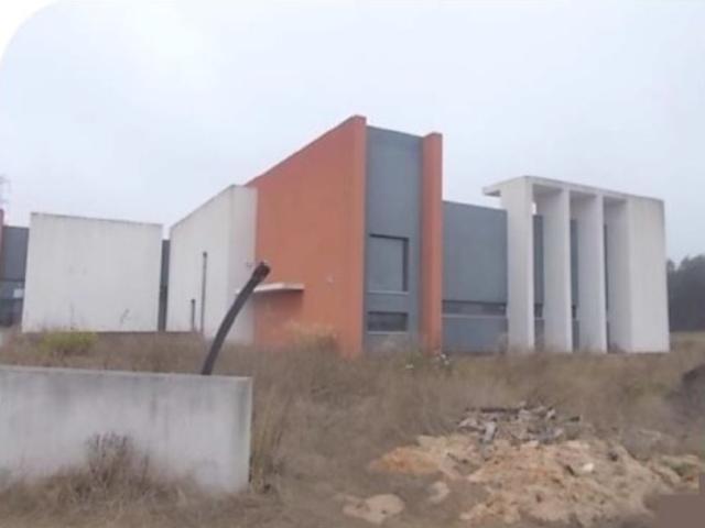 Prédio destinado a Serviços em Porto Alto