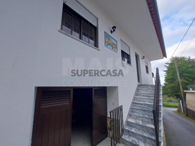 Prédio em Côja e Barril de Alva