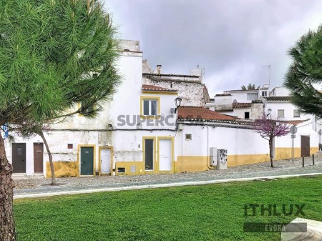 Prédio em Caia, São Pedro e Alcáçova