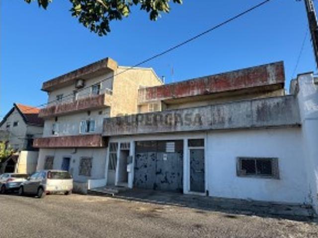 Prédio em Camarate