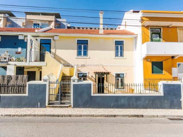 Prédio em Carcavelos | 3 apartamentos | AL Ativo