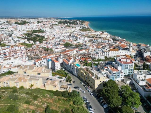 Prédio em Albufeira e Olhos de Água