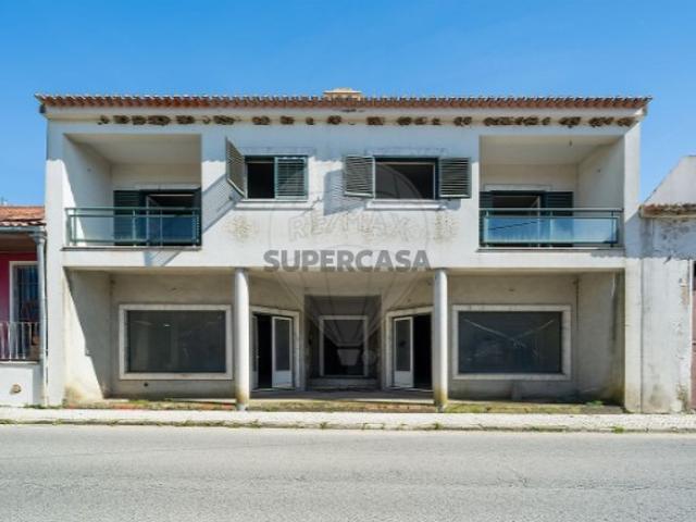 Prédio em Alenquer Santo Estêvão e Triana