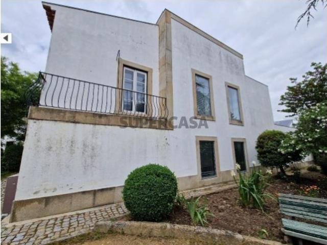 Prédio em Almeida