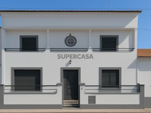 Prédio em Bacelo e Senhora da Saúde