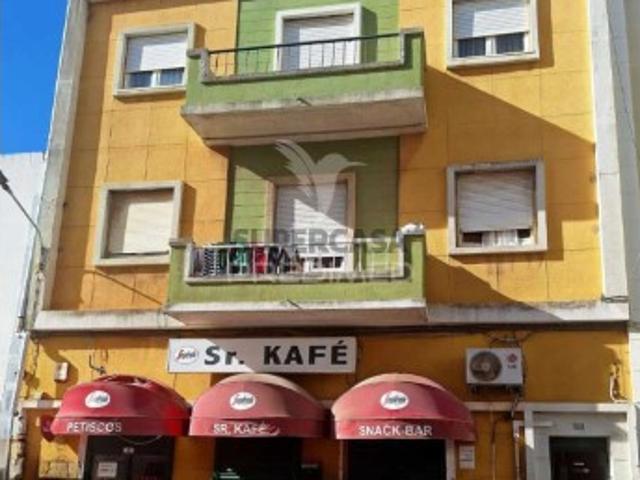 Prédio em Barreiro e Lavradio