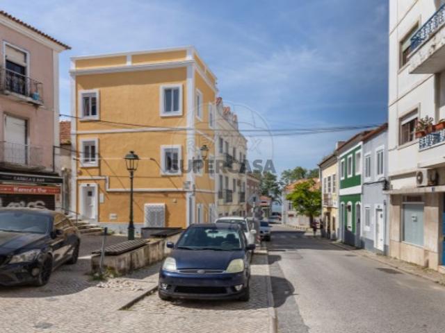 Prédio em Barreiro e Lavradio