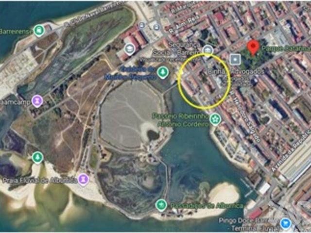 Prédio em Barreiro e Lavradio de 317 m²
