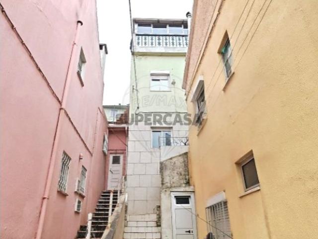 Prédio em Encosta do Sol