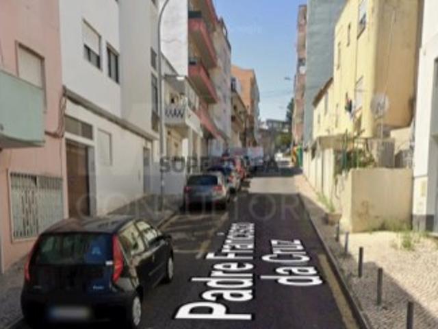 Prédio em Encosta do Sol
