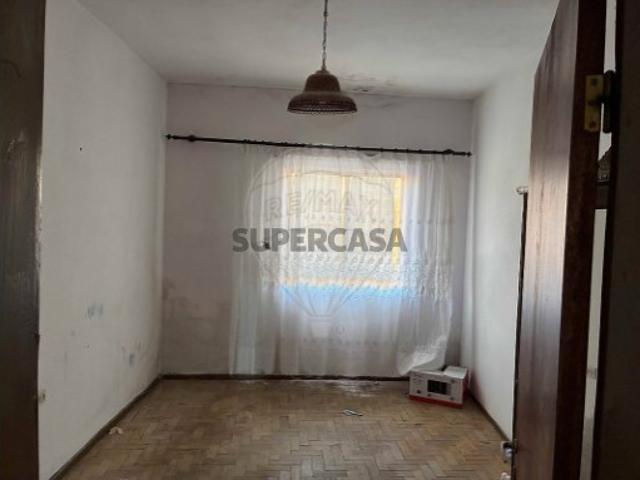 Prédio em Freixo de Espada À Cinta e Mazouco