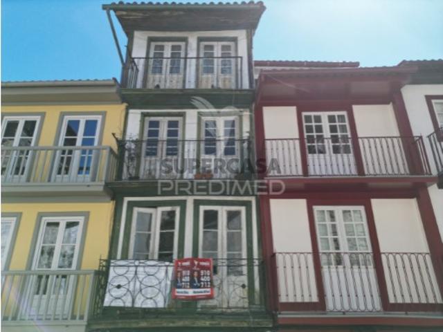 Prédio em Oliveira, São Paio e São Sebastião