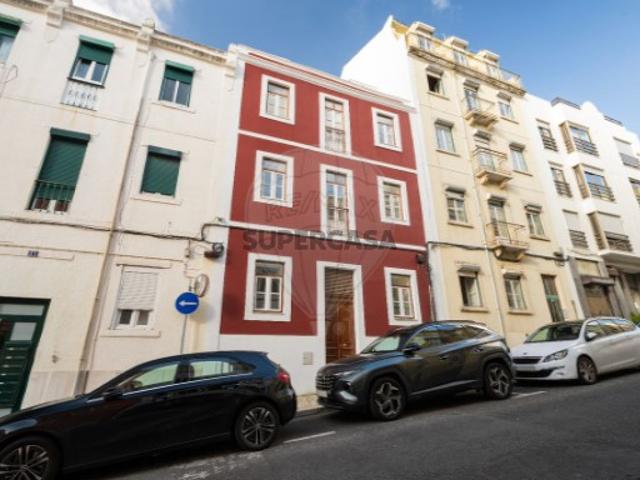 Prédio em São Domingos de Benfica
