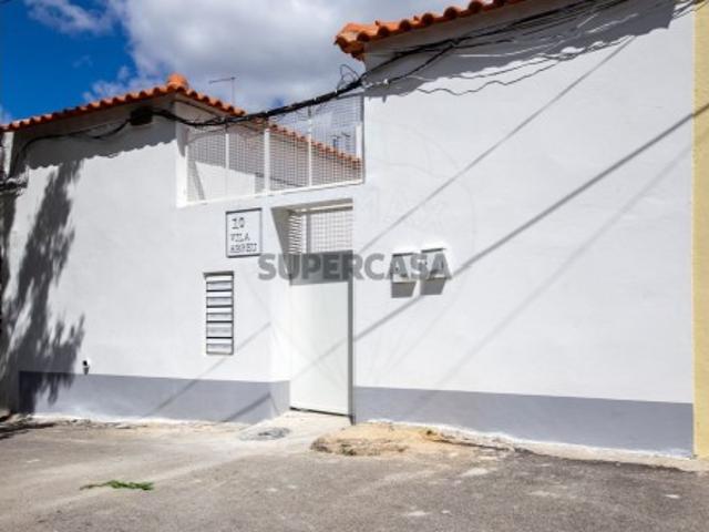 Prédio em Sacavém e Prior Velho