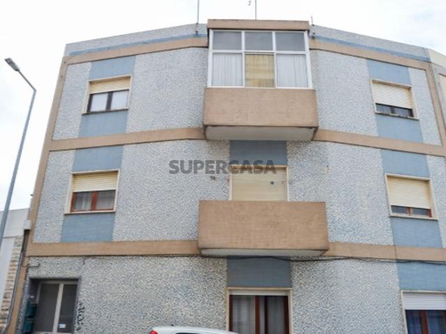 Prédio em Santo Onofre e Serra do Bouro