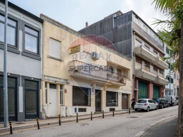 Prédio em Santa Marinha e São Pedro da Afurada